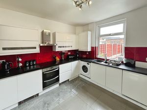 Kitchen Diner- click for photo gallery